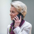 Ursuline Poruke se samouništavaju da joj se telefon ne zapali! Ovako Evropska komisija objašnjava praksu Fon der Lajen koja…