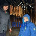 Mirko sa Kablara ima "štek" na kom bi mu pozavideli mnogi: Sa sinovima čuva tradiciju i suši meso na tradicionalan način -…