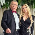Milenko Pavlov oženio sina Glumac puca od elegancije na gala svadbi u Beogradu: Crvena leptir mašna, zalizana kosa i crno…