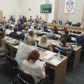 Sednica Skupštine Beograda prekinuta zbog upada za govornicu aktiviste iz Mirijeva