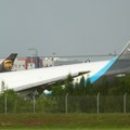 (Foto) Teretni avion kompanije Amazon promašio pistu kod aerodroma u Majamiju