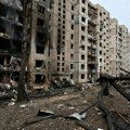 "Данас нисам јела, а ако вам експлозија откине ногу, умрећете": Украјински град остао без хране и лекова
