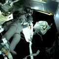 Šest i po sati izvan svemirske stanice: Dvojica astronauta izašla u svemir da postave nove solarne panele (foto/video)