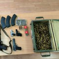 Kragujevčanin krio arsenal oružja: U kući mu pronađene puške, pištolje i čak 447 komada municije (foto)
