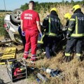 Vatrogasci sekli auto da izvuku vozača: Strašan prizor u Šapcu, automobil se prevrnuo na krov