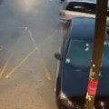 Vozač bez kontrole kosio automobile na parkingu u Dobanovcima: Umalo zgazio čoveka (video)