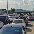 I danas velike gužve na srpskim granicama: Automobili na Horgošu i Batrovcima na izlaz iz zemlje čekaju po pet sati