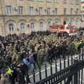 Protestanti pokušali da zauzmu javni servis: Ispaljeni hici upozorenja VIDEO