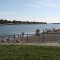 Zvanično otvorena sezona kupanja na Adi Ciganliji: Spasioci na plaži, besplatna škola plivanja i brojne aktivnosti
