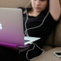 Parisko tužilaštvo otvorilo istragu o Eplovoj virtuelnoj asistentkinji Siri