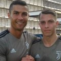 Pre 6 godina trenirao s Ronaldom, poreklom s tzv. Kosova, penzionisao se s 25 godina, a sad radi na građevini