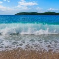 Da li na jadranskim plažama ima spasa od žege? Jug Evrope i region ključaju u „crvenom“! Tropski talas usijao kopno, ali i…