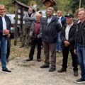 Ministar Darko Glišić u Jagoštici: Razgovarao sa meštanima najudaljenijeg sela Bajine Bašte