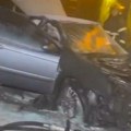 Posle udara auto se zapalio, dvoje povređenih u bolnici! Teška saobraćajna nesreća na Karaburmi, saobraćaj blokiran…
