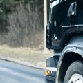 Divan gest u Novom Sadu: Vozač izašao iz kamiona i pomogao pešaku