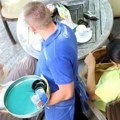 "Kuvari čiste toalet, dva radnika spavaju u istom krevetu"! Bahati poslodavci ne poštuju prava: Ovo je istina o sezoncima na…