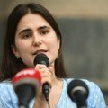 Studentkinja ispred Pravnog poručila kroz suze: „Fakultet je naš dom i kada ga neko napadne bojite se, ali ne ćutite“