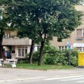 Grana pala na auto u centru Niša, povređen 28-godišnjak