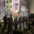 Sedište SNS-a, zgradu policije i sedište grada čuva policija