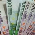 Misteriozni penzioner donirao milione! Novac odnosi na unapred dogovorenu lokaciji, a uz donaciju uvek priloži i poklon