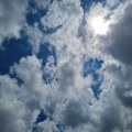 RHMZ izdao upozorenje: Visoke temperature, olujni vetar, opasnost od požara, pa pljuskovi i grmljavine