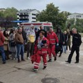 Tasićev Show Must Go On: Roditelji ali i Hitna ispred škole, vd direktor se ponovo zaključao