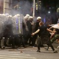 Uživo (foto/video) Incidenti nakon studentskog skupa: Deo učesnika sukobio se sa policijom u Ulici kralja Milana