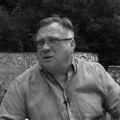 „Uz njega su prijatelji…“ Sin Halida Bešlića neutešan nakon smrti majke, menadžer ispričao potresne detalje