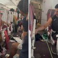 Putnik zadobio prelom kične usled jezivih turbulencija: Avion se nasilno tresao, 12 ljudi povređeno (Video)