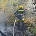 Požar kod Šatrinaca i Dobrodola gasi se već dva dana: Vatra zahvatila oko 30 hektara, vatrogascima pomažu meštani