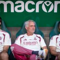 Мурињо прецртао тројицу, улази у сезону са само 20 играча