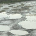 Meštani Voljčinca godinama čekaju asfalt, posle svake kiše odsečeni od sveta