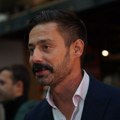 Slika - čista emocija! Milan Vasić sa sinom maše supruzi kroz prozor, njen opis topi srce: „Dve moje...“