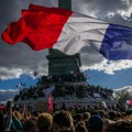 У Француској данас затворена 141 средња школа