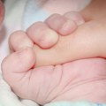 Prva beba rođena u Kragujevcu dečak – na svet došao 55 minuta posle ponoći
