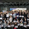 Mladi naučnici, osnovci i srednjoškolci, dobili novčane nagrade za ostvarene izvanredne uspehe
