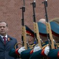 Medvedev pobesneo: "Ok, ne mrdaj, pacove!"