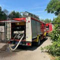 Izgoreo autobus javnog gradskog prevoza u Novom Sadu: Vatra buknula na uglu Futoškog puta i Bulevara kneza Miloša