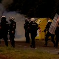 UZNEMIRUJUĆI SNIMAK Mladića, skoro bez svesti, vuku po podu i udaraju u leđa: Da li su pripadnici JZO usnimljeni na delu?