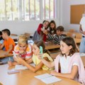 Hrvatska zabranjuje mobilne telefone u školama: Srbija ima pravila, ali... ANKETA