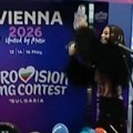 Bugarka Dara napravila haos na aerodromu: Fanovi, konfete i slavlje u toku, ona drži nagradu i ne skida osmeh
