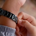 Наруквица сата крије више бактерија него што се мисли: материјал диктира ниво опасности