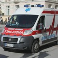 Teška nesreća u Novom Sadu: Radnik pao sa visine na betonski pločnik, sumnja se da je pretpreo strujni udar