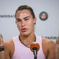 FOTO Sabalenka ostavlja bez daha u bikiniju: Otišla u Novakov grad, posle loše sezone čita posebnu knjigu