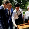 "Dali smo sve od sebe da ih ugostimo": Vučić objavio šta je od hrane najbolje jesti na vrućini (foto)