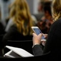„Rizici društvenih medija po mentalno zdravlje“: Guverner Kalifornije bi da ograniči upotrebu pametnih telefona u…