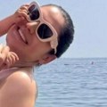 Skinula se trudna Nadica Ademov! Pevačica uživa sa naslednicom na plaži, sa stomakom do zuba: Prvi put na moru!