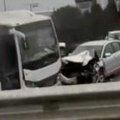 Dve strašne saobraćajne nesreće u Kruševcu! Sudar autobusa i automobila na auto-putu, vatrogasci morali da seku vrata…