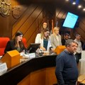 Posle burne sednice u novom sadu opozicija ispred policije: Vlast poručuje: "Na vlast se dolazi na izborima"