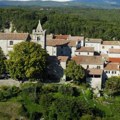 Najmanji grad na svetu nalazi se na Balkanu: Ima oko 30 stanovnika, a najpoznatiji je po ovom piću (foto)